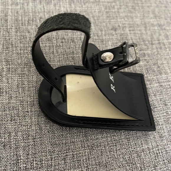 Louis Vuitton black luggage tag customised with embossed initials “RK” in silver - Picture 4 of 5